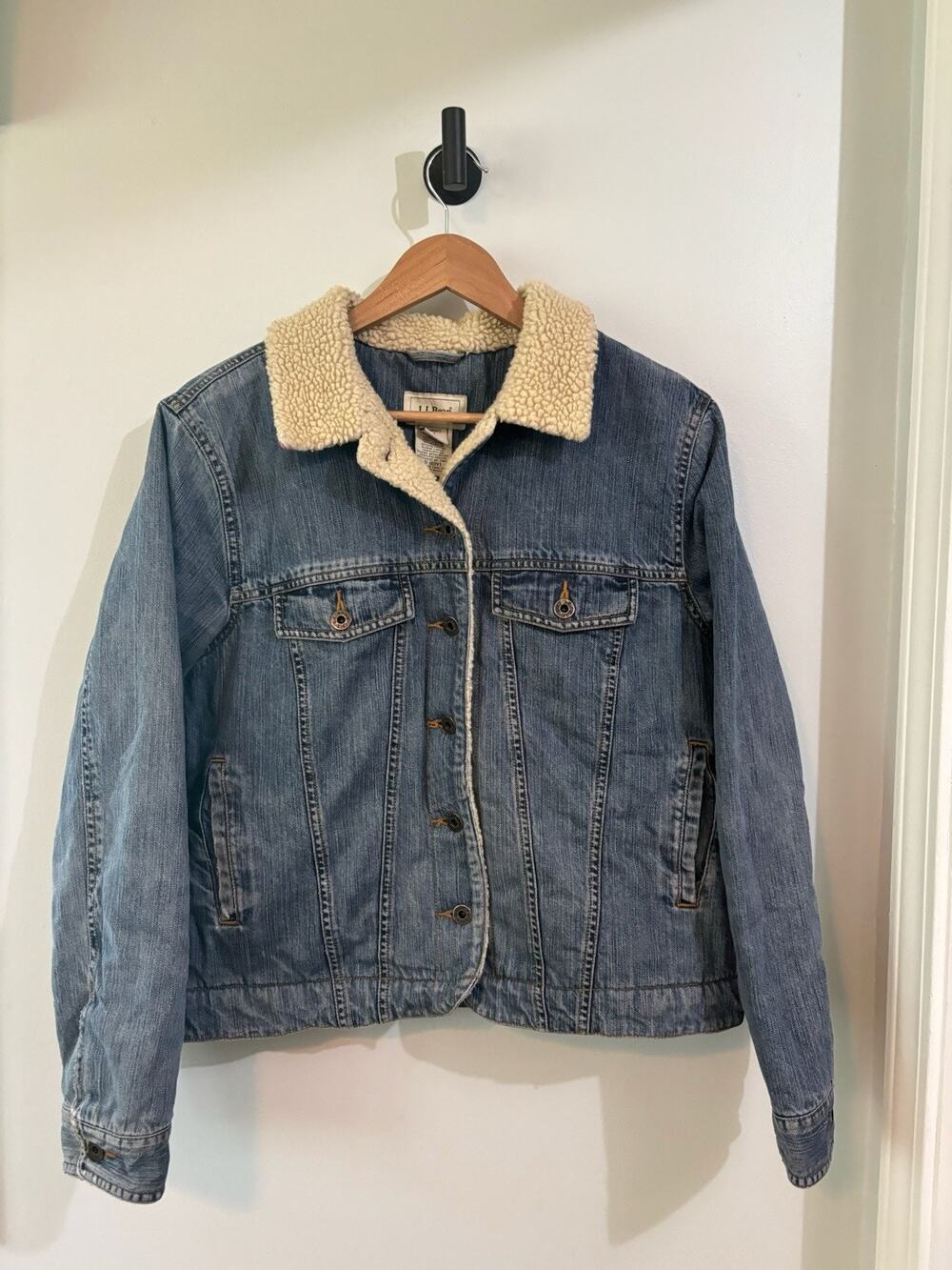 Vintage L.L Bean Women’s Sherpa Lined Denim Button Up Trucker Jacket Size M